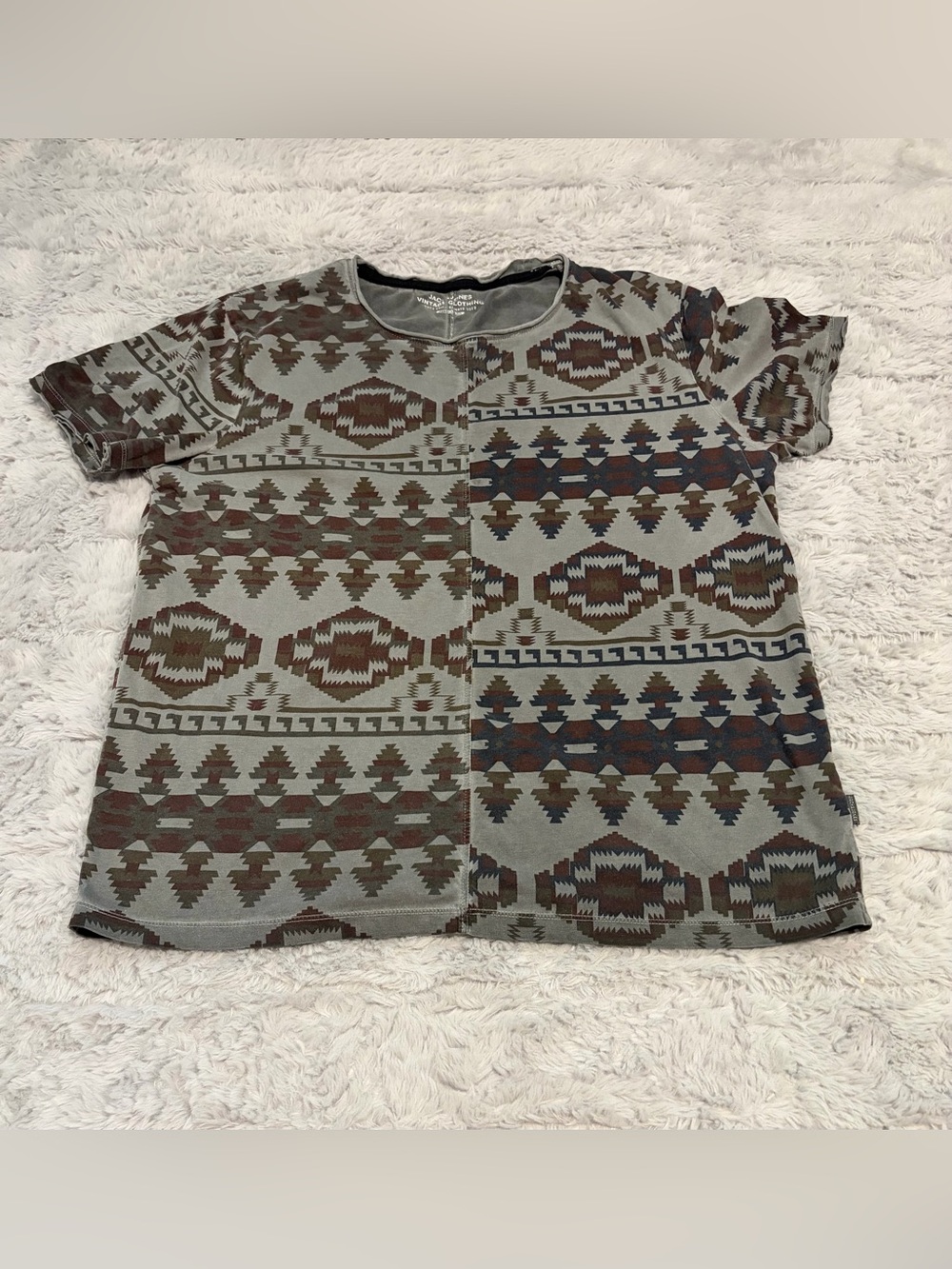 Jack & Jones Vintage Clothing Southwestern Aztec Split Print Tee XL